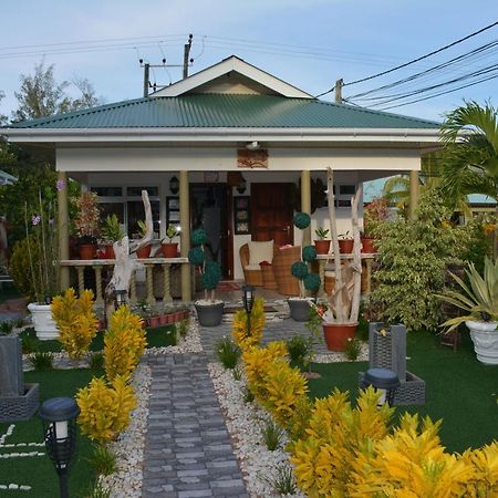 Leo'S Petit Villa Annex Praslin Exterior photo