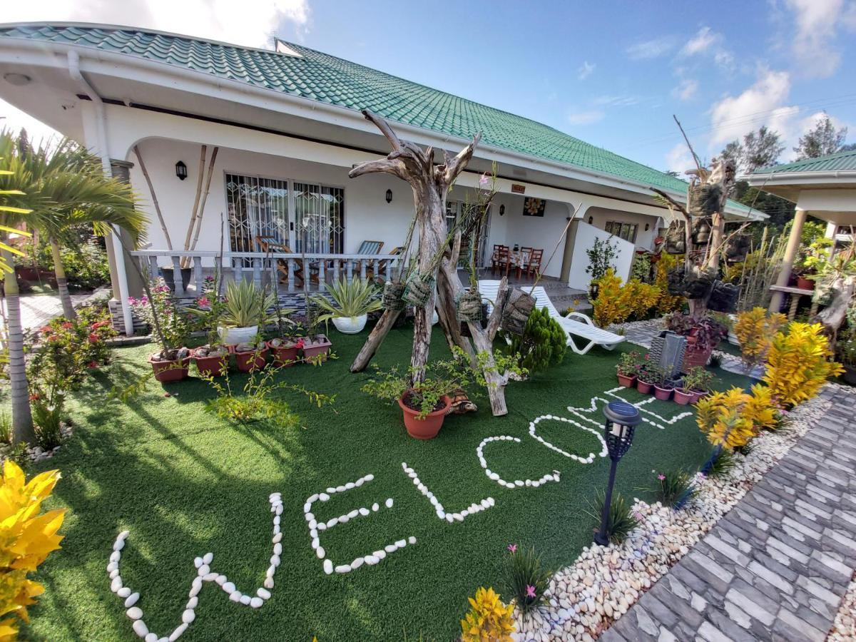 Leo'S Petit Villa Annex Praslin Exterior photo