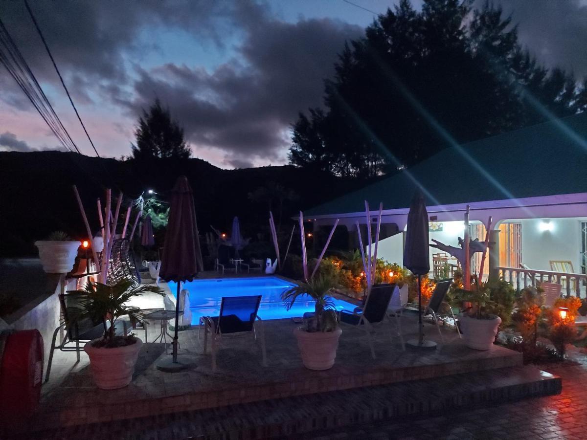 Leo'S Petit Villa Annex Praslin Exterior photo