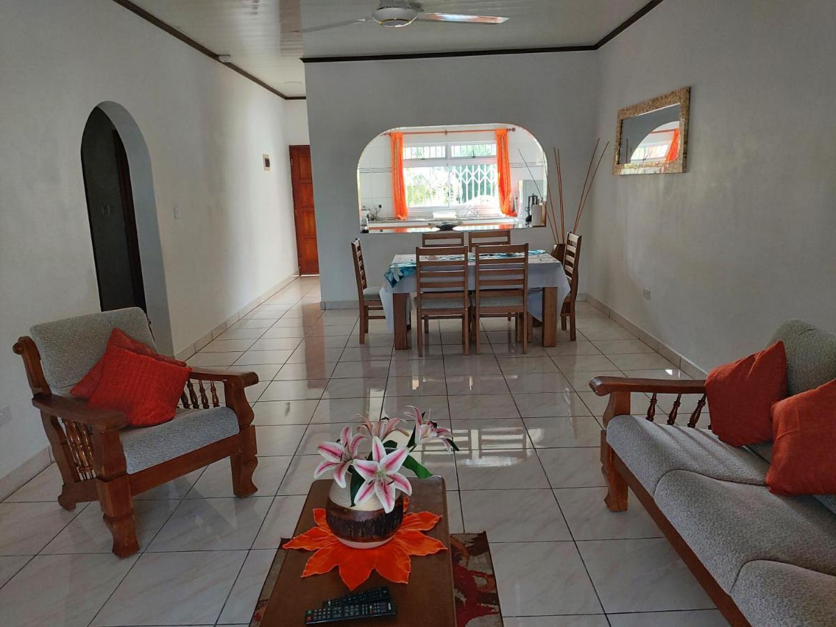 Leo'S Petit Villa Annex Praslin Exterior photo