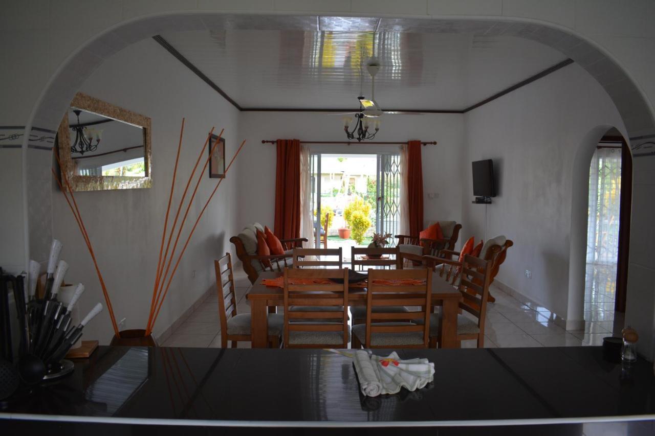 Leo'S Petit Villa Annex Praslin Exterior photo