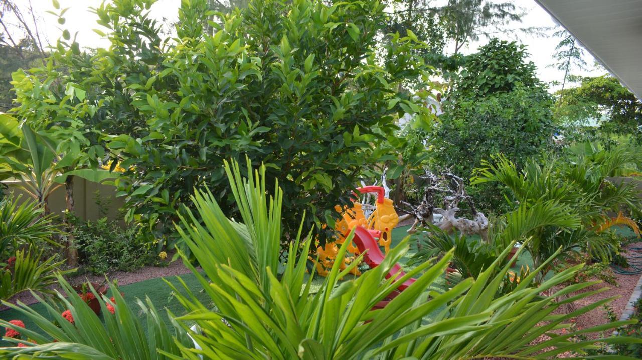 Leo'S Petit Villa Annex Praslin Exterior photo