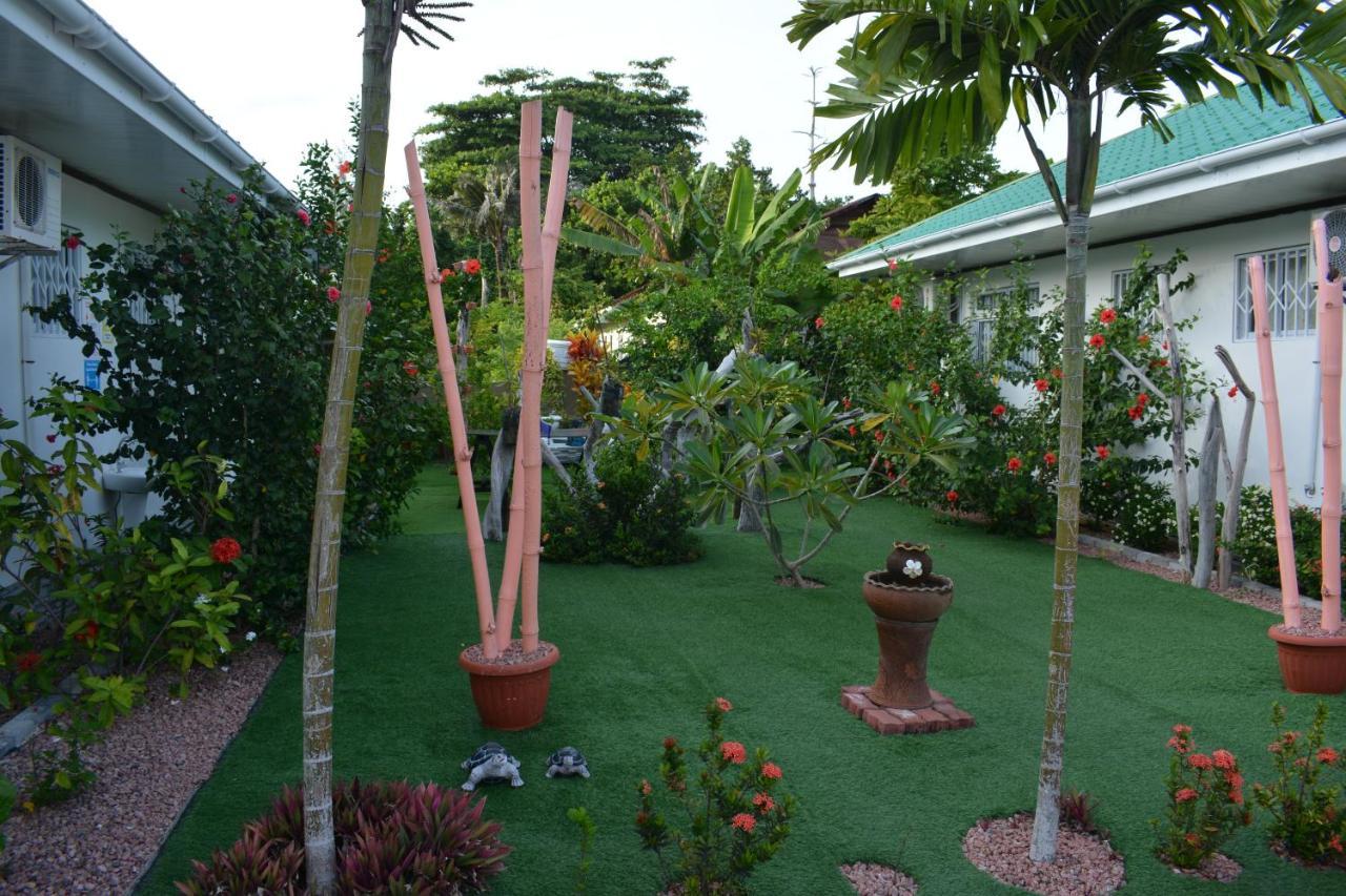 Leo'S Petit Villa Annex Praslin Exterior photo